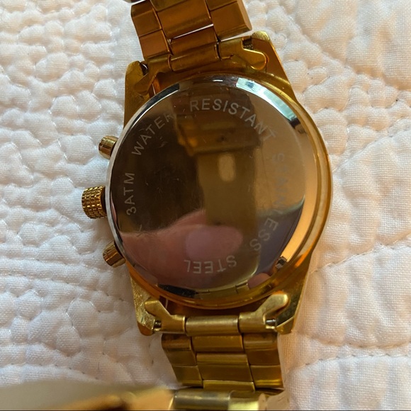 M&S GOLD WATCH, O/S - Picture 4 of 6